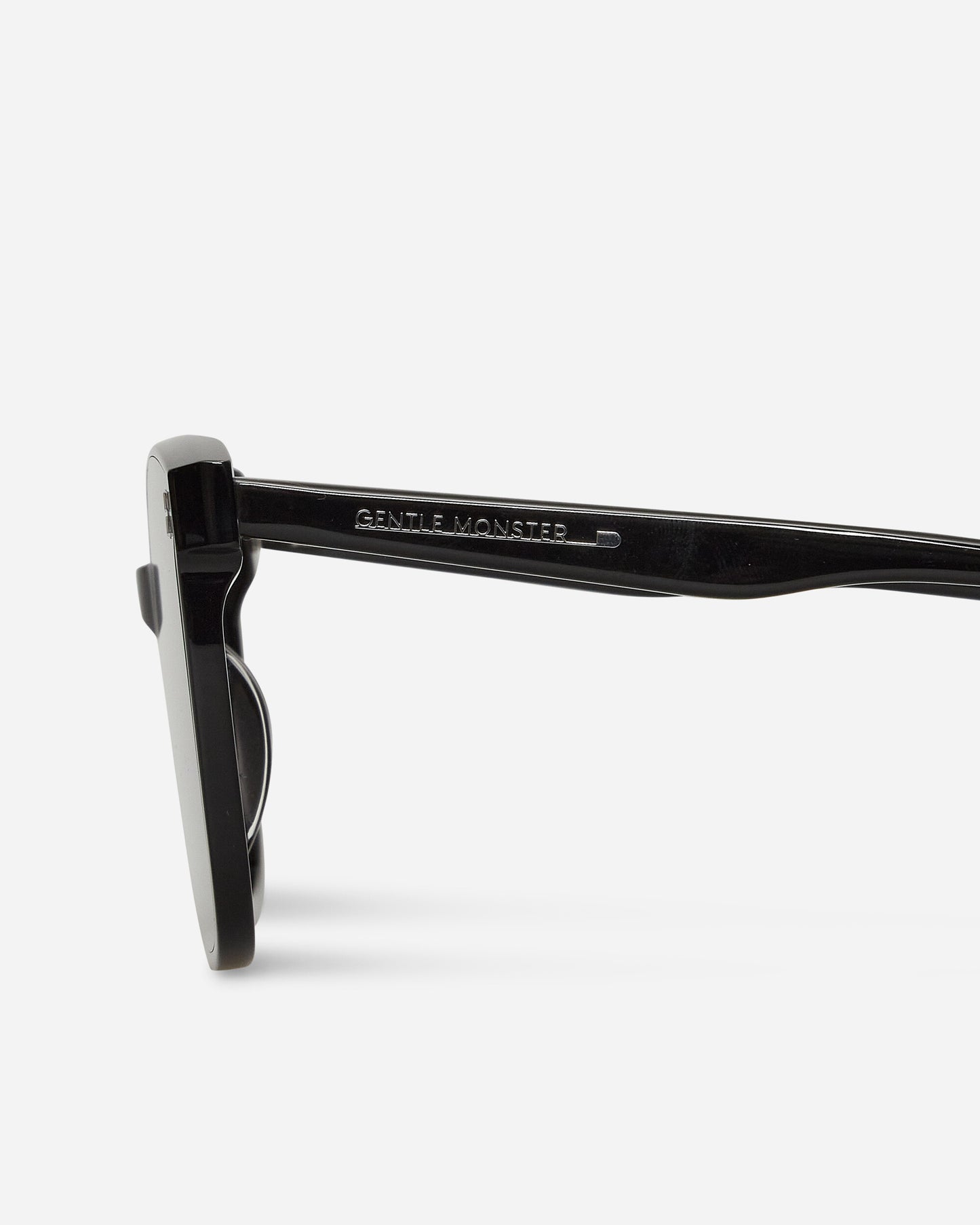Gentle Monster Frida Black Eyewear Sunglasses FRIDA-01 01