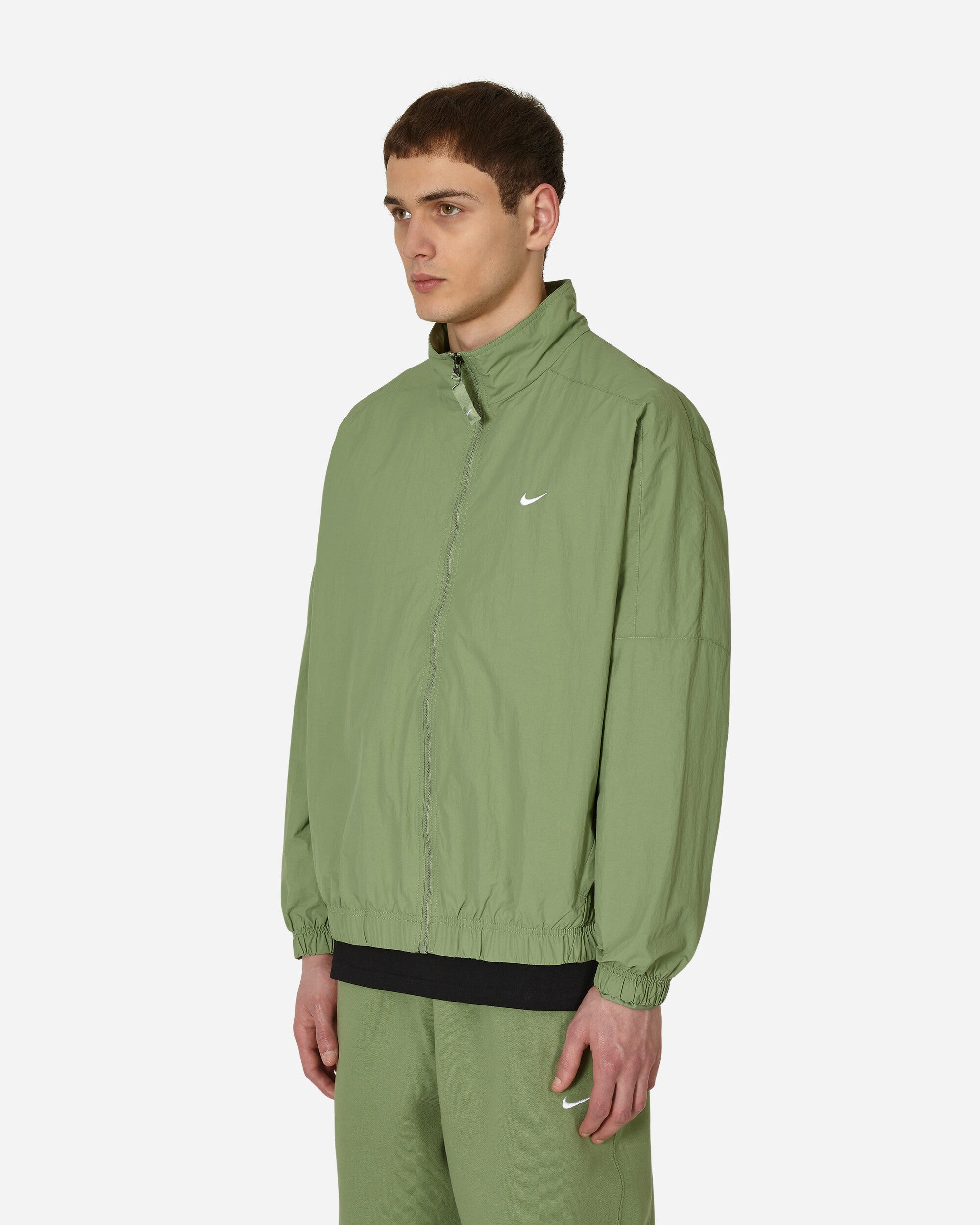 Nike Solo Swsh Wvn Trk Jkt Oil Green/White Coats and Jackets Jackets DQ5200-386
